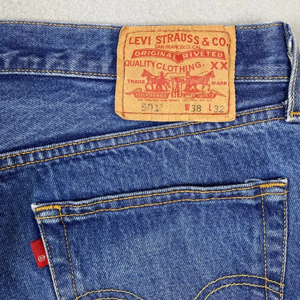 Levis 501 Original Straight Leg Button Fly Jeans Mens 38 Blue Medium‎ Wash